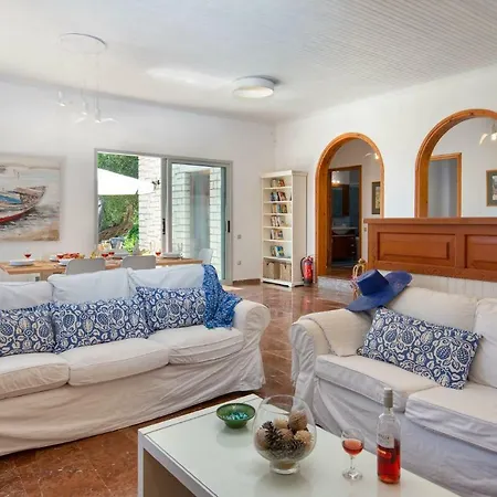 Emmy Villa *